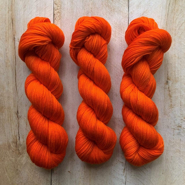 Biscotte Yarns, Bis-Sock yarn semi-solid, 85% superwash merino wool and 15% nylon, 100g #1 Fingering Weight