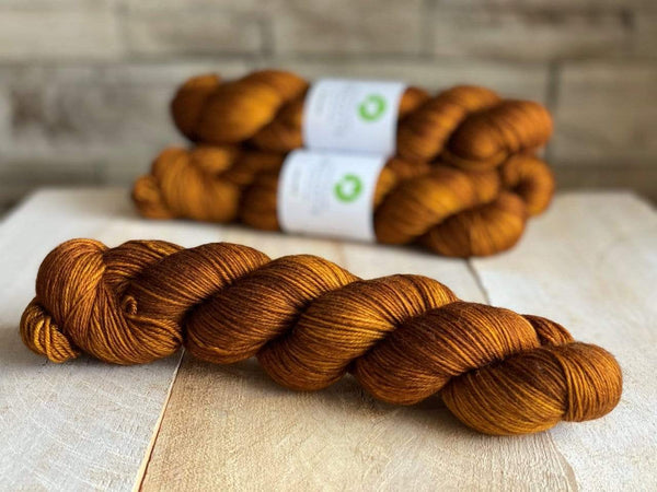 Biscotte Yarns, Bis-Sock yarn semi-solid, 85% superwash merino wool and 15% nylon, 100g #1 Fingering Weight