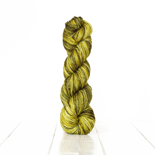 Urth Monokrom Hand Dyed Extrafine Superwash Merino, Fingering #1