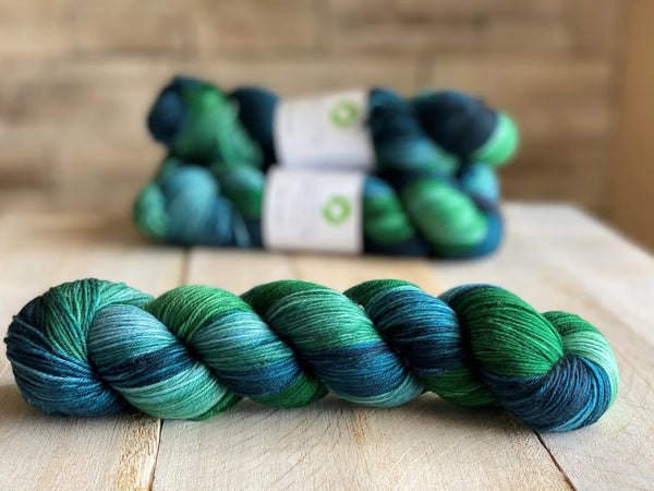 Biscotte Yarns, Bis-Sock yarn semi-solid, 85% superwash merino wool and 15% nylon, 100g #1 Fingering Weight