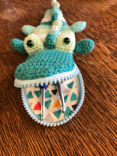 Inocha by Mira - Alligator Crochet Hook Holder