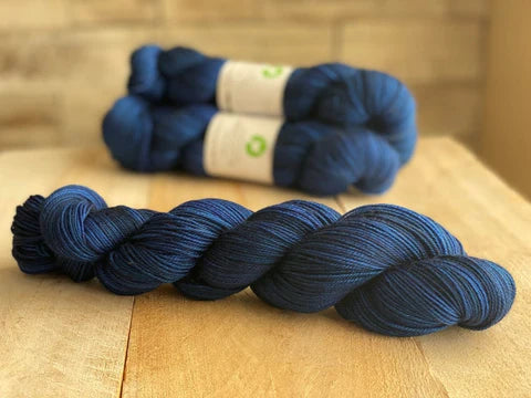 Biscotte Yarns, Bis-Sock yarn semi-solid, 85% superwash merino wool and 15% nylon, 100g #1 Fingering Weight