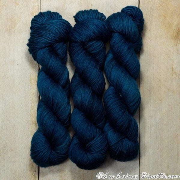 Biscotte Yarns, Pure yarn, 90% merino wool, 10% silk, #3 DK Weight